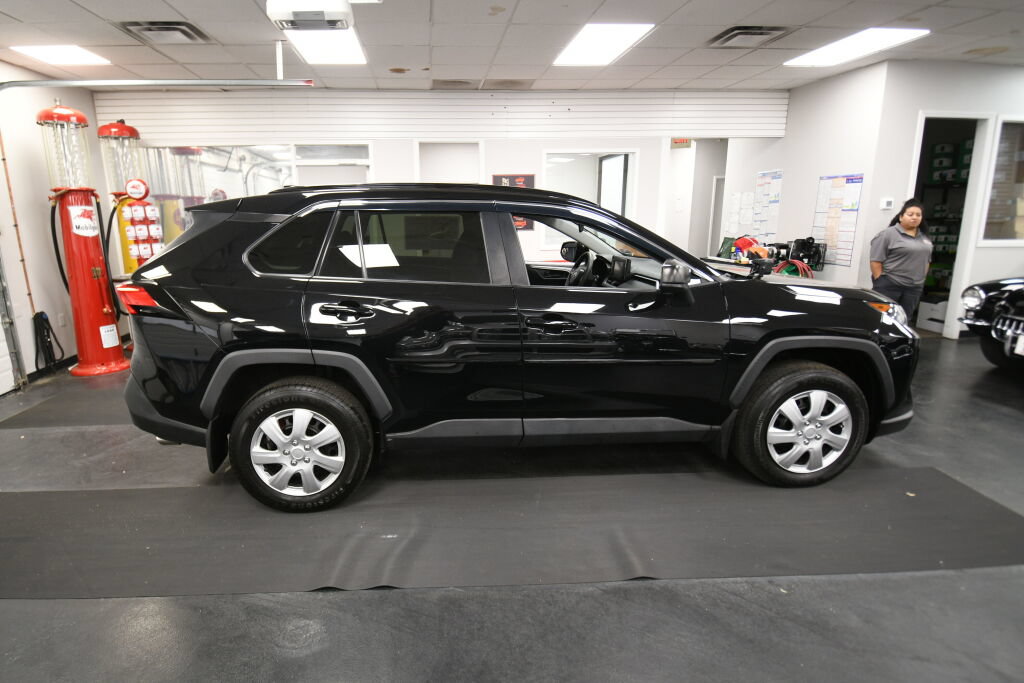 Used 2019 Toyota RAV4 LE w/ All Weather Liner Package AWD/4WD image 8