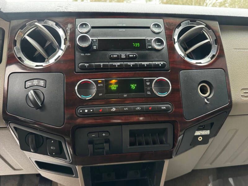 Used 2010 Ford F250 Lariat image 14