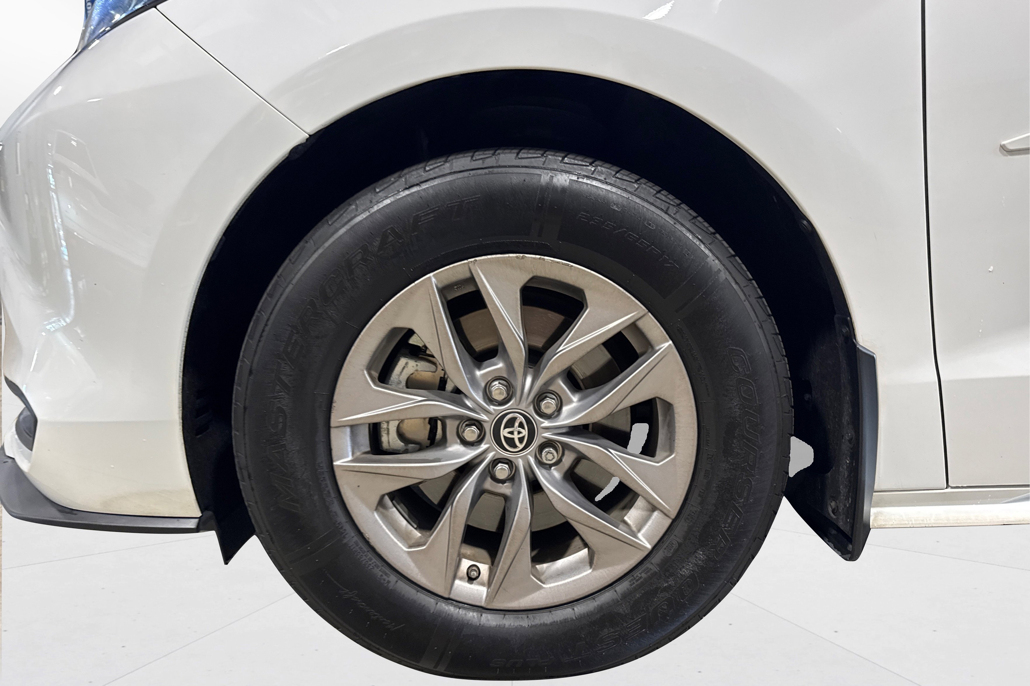 Used 2024 Toyota Sienna LE image 51