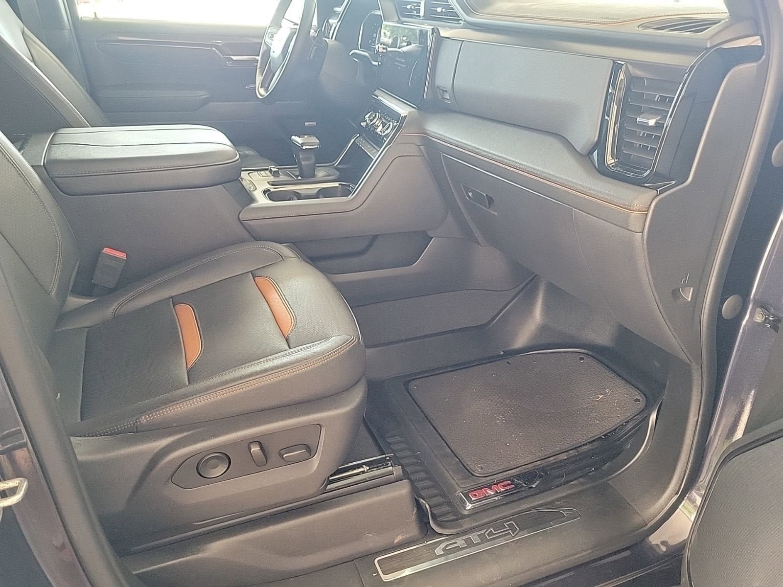 Used 2024 GMC Sierra 1500 AT4 w/ Technology Package AWD/4WD image 15
