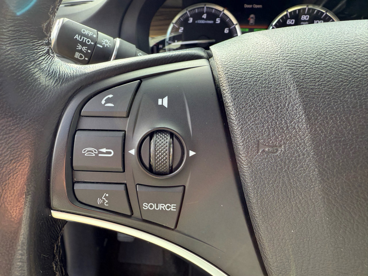 Used 2016 Acura MDX SH-AWD image 32