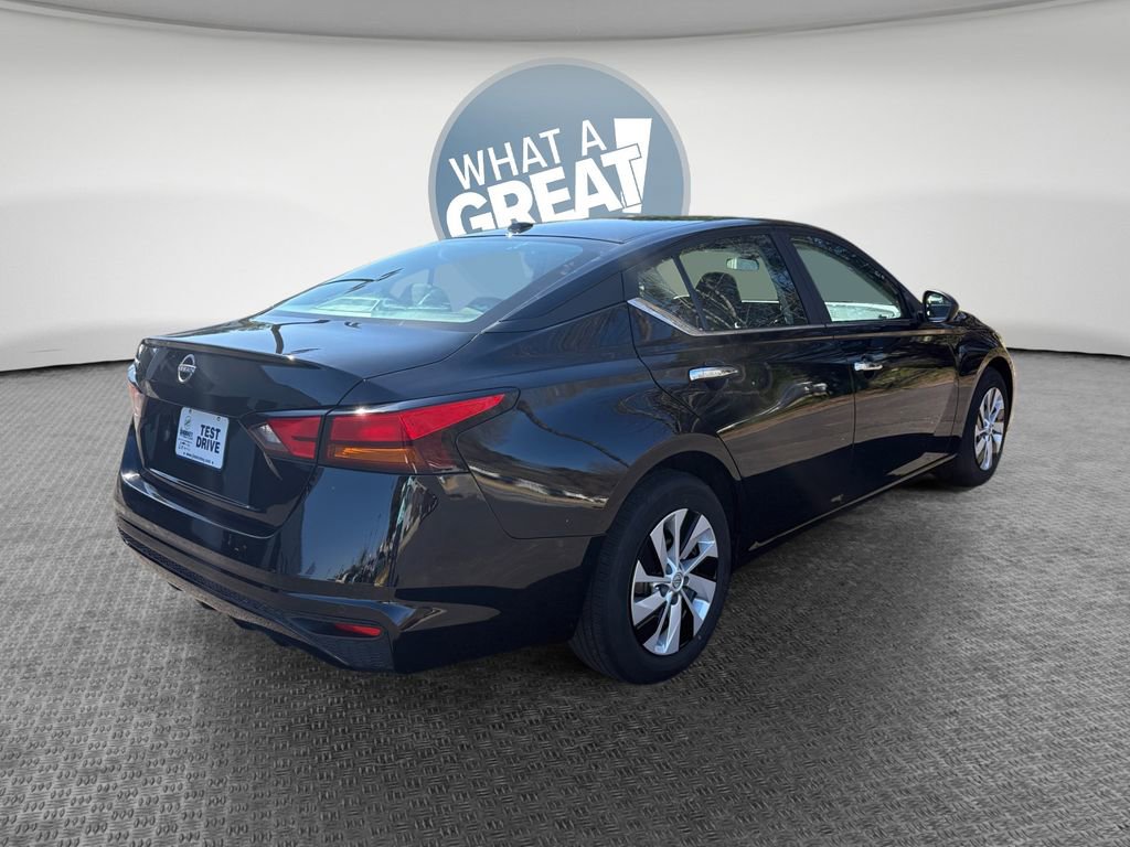 Used 2025 Nissan Altima 2.5 S image 3