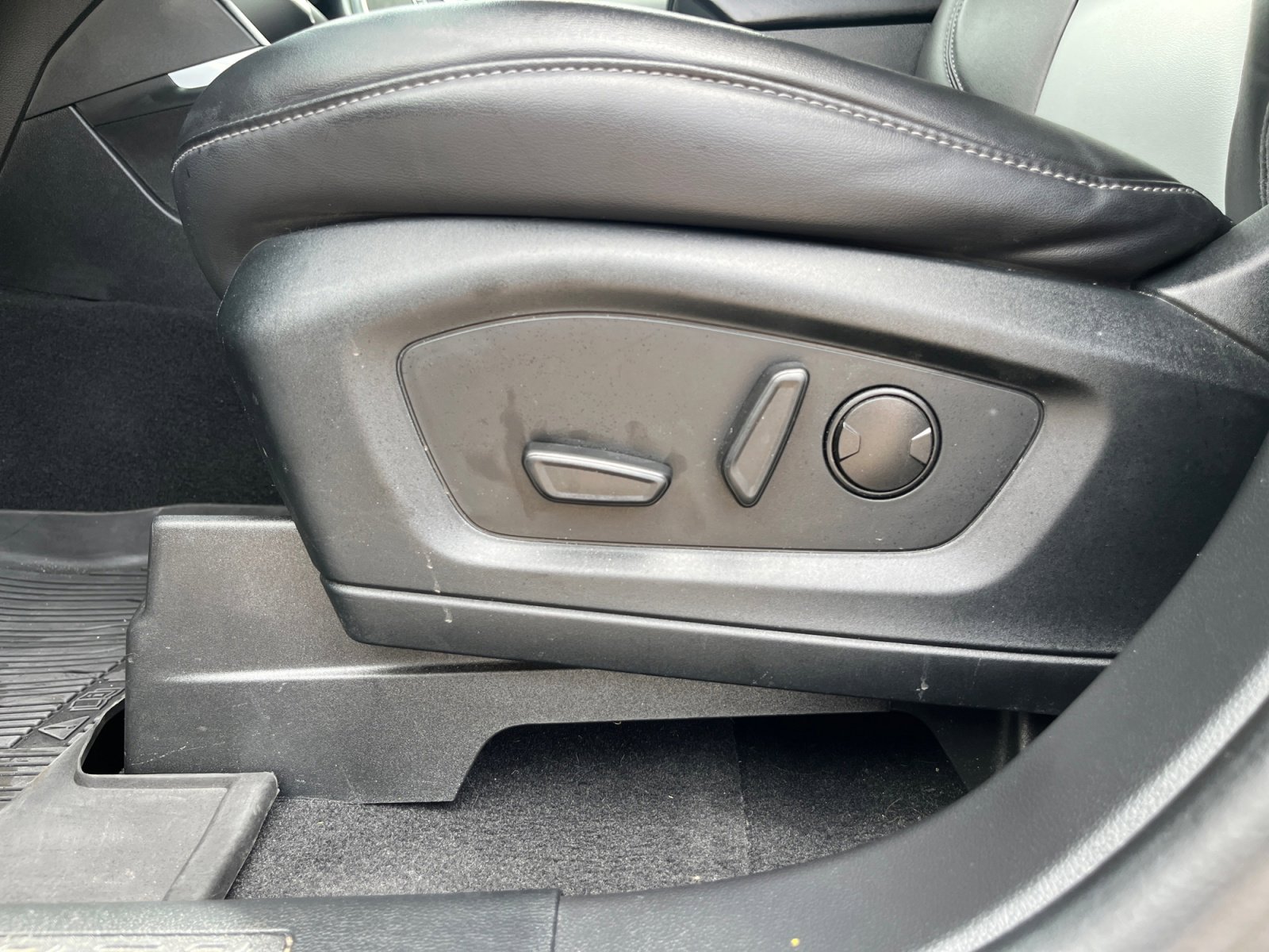 Used 2022 Ford Explorer XLT w/ Equipment Group 202A image 15