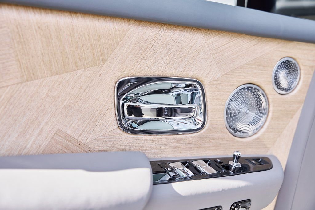 Used 2025 Rolls-Royce Phantom Sedan RWD image 38
