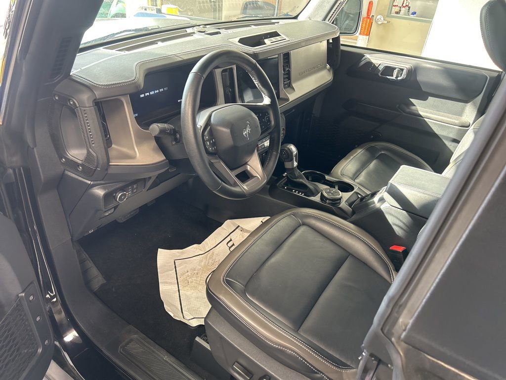 Used 2025 Ford Bronco Outer Banks w/ Black Appearance Package image 2