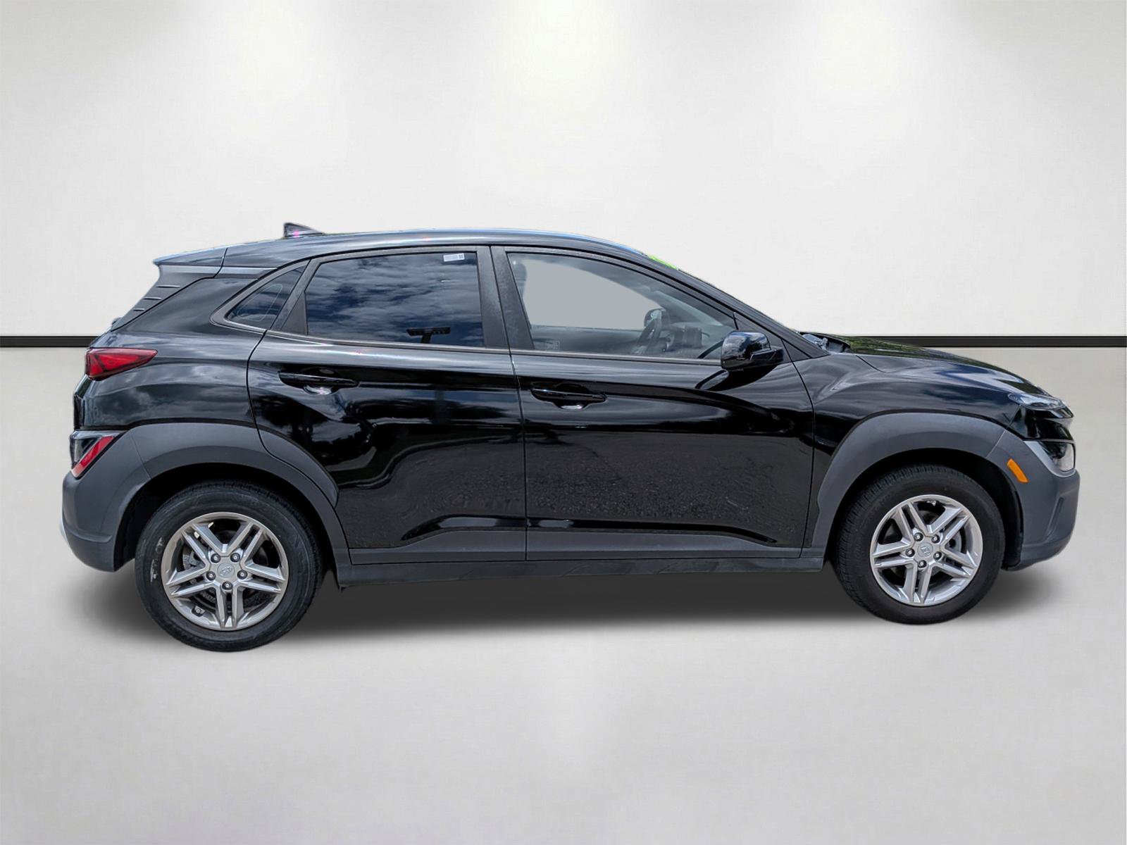 Used 2022 Hyundai Kona SE FWD image 3