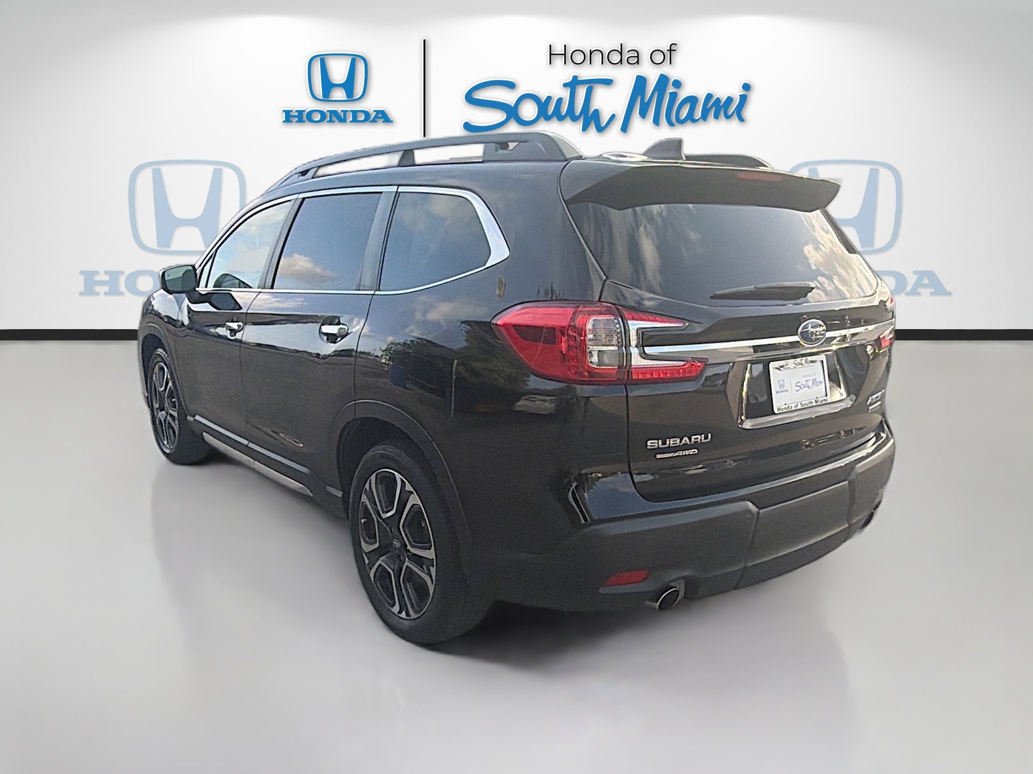 Used 2023 Subaru Ascent Touring image 5