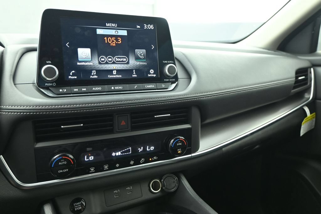 Certified 2026 Nissan Rogue SV FWD image 18