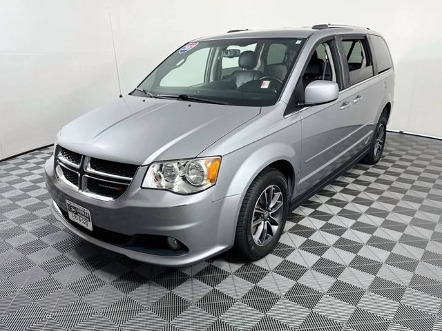 Used 2017 Dodge Grand Caravan SXT FWD image 3