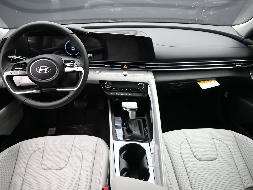 Certified 2025 Hyundai Elantra Limited image 25