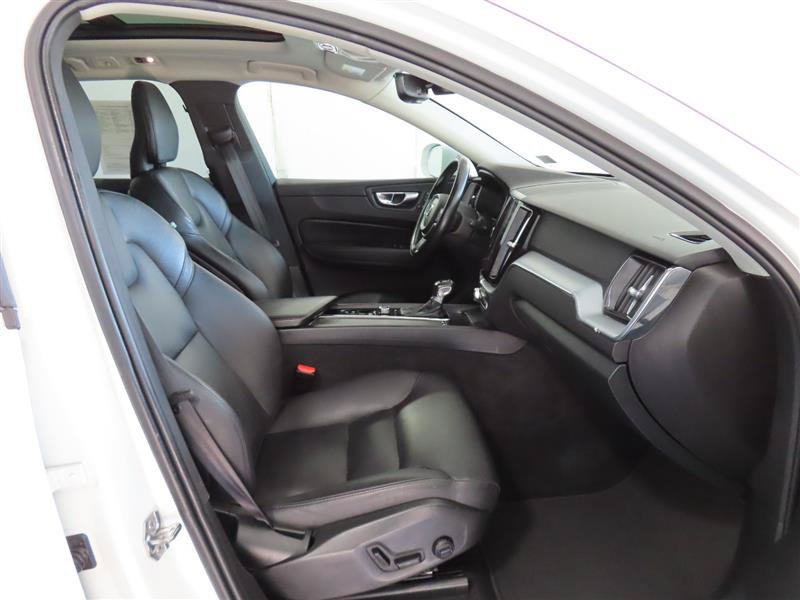 Used 2020 Volvo XC60 T6 Momentum w/ Protection Package Premier AWD/4WD image 38