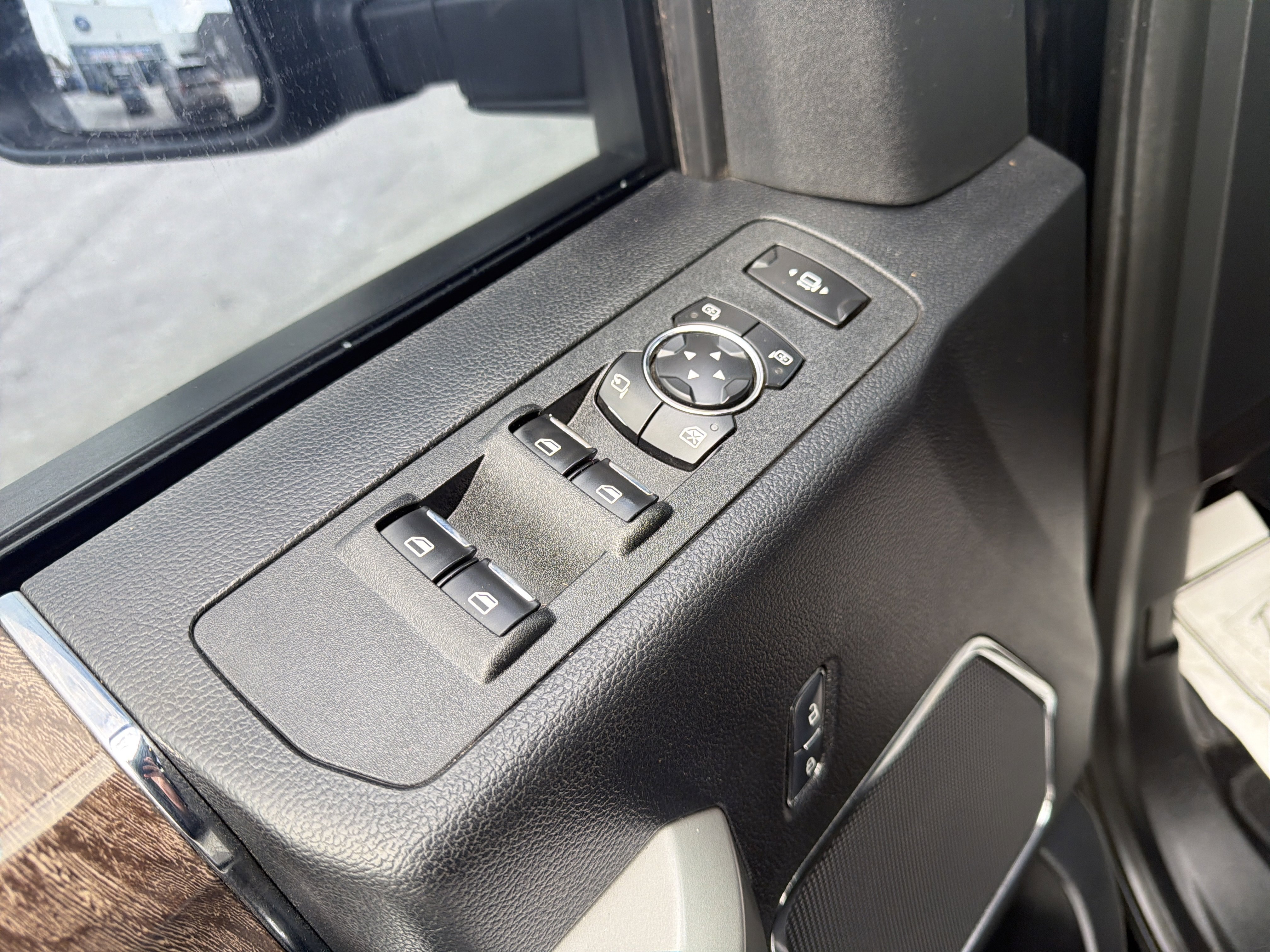 Used 2017 Ford F250 Lariat w/ Chrome Package image 17