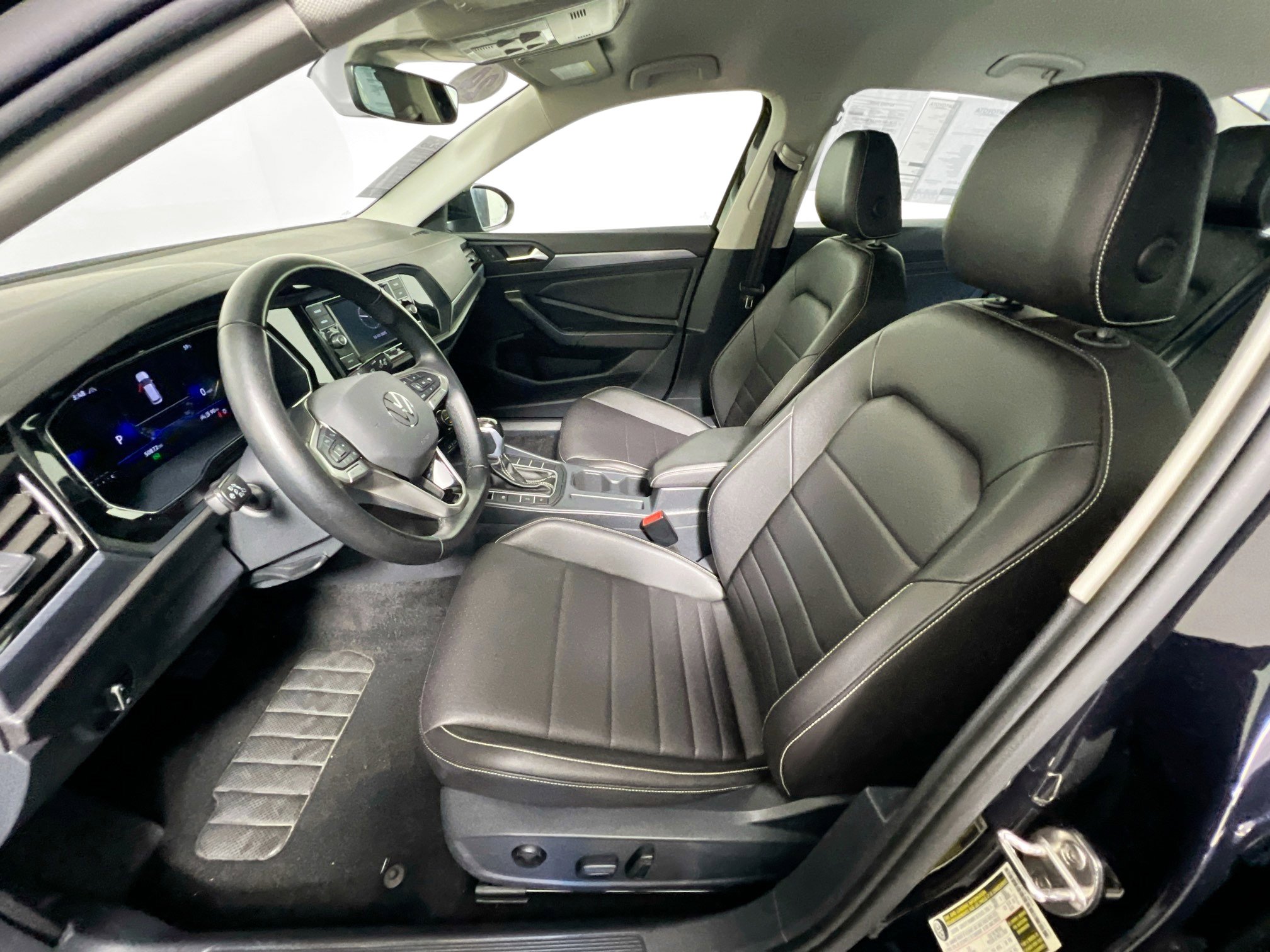 Used 2024 Volkswagen Jetta SE image 14