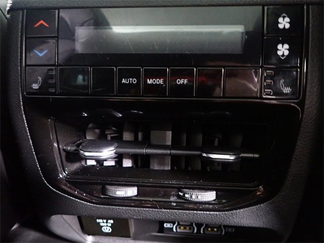 Used 2023 Jeep Grand Cherokee L Limited image 36