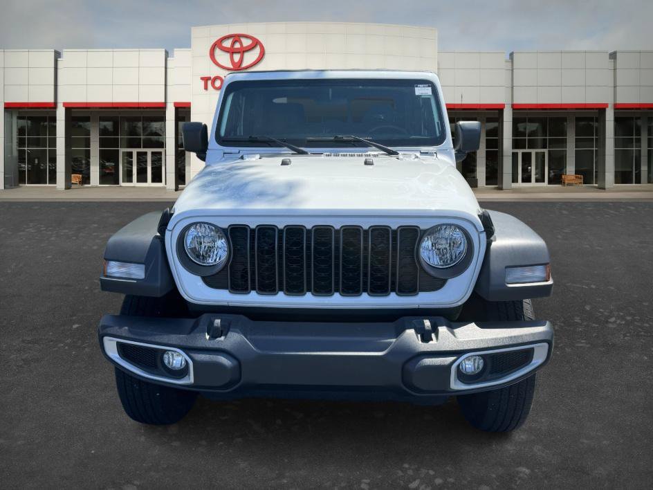 Used 2024 Jeep Gladiator Sport AWD/4WD image 2