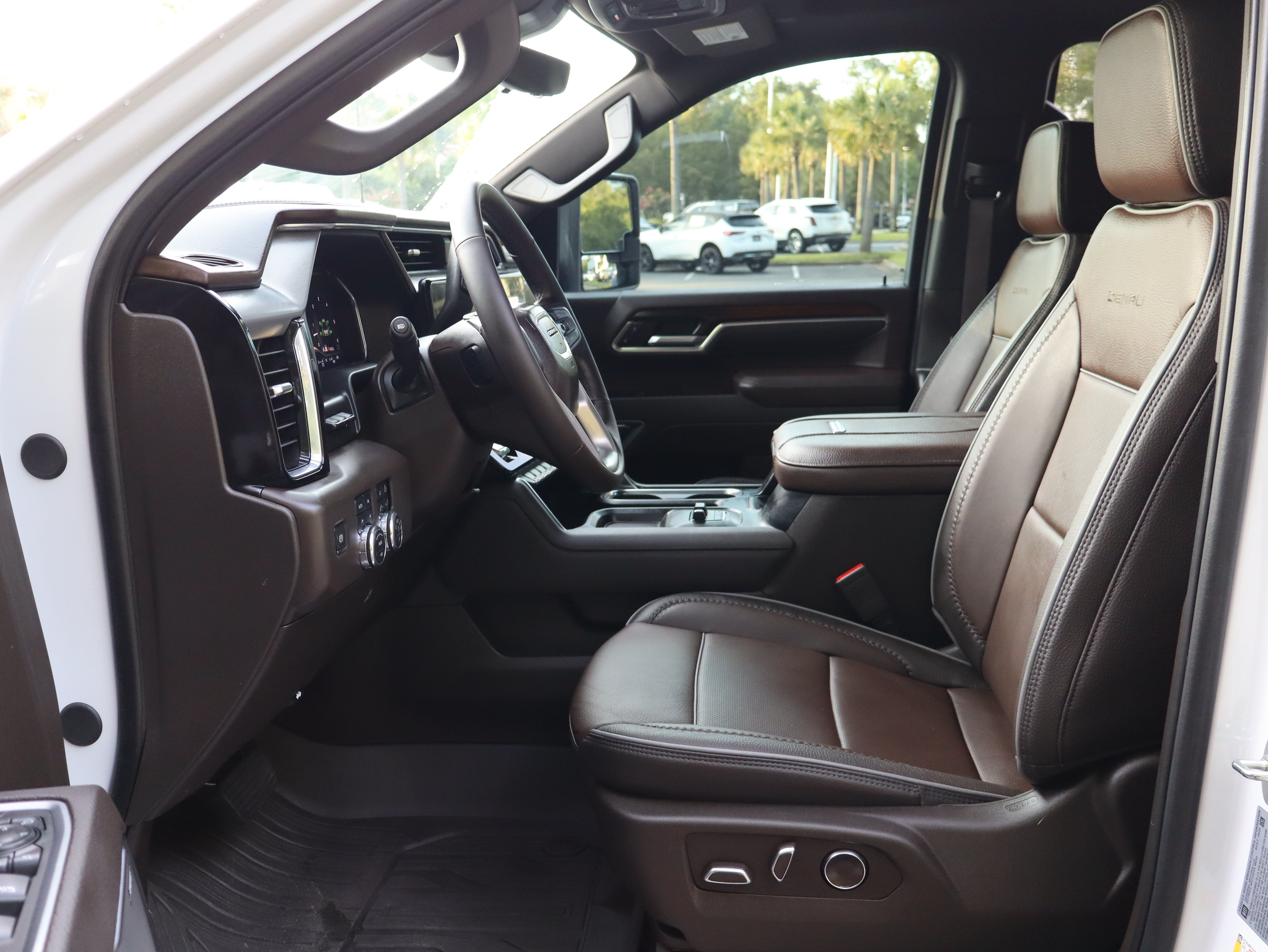 Used 2025 GMC Sierra 2500 Denali w/ Denali Reserve Package AWD/4WD image 32