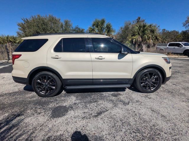 Used 2018 Ford Explorer XLT w/ Equipment Group 202A image 4