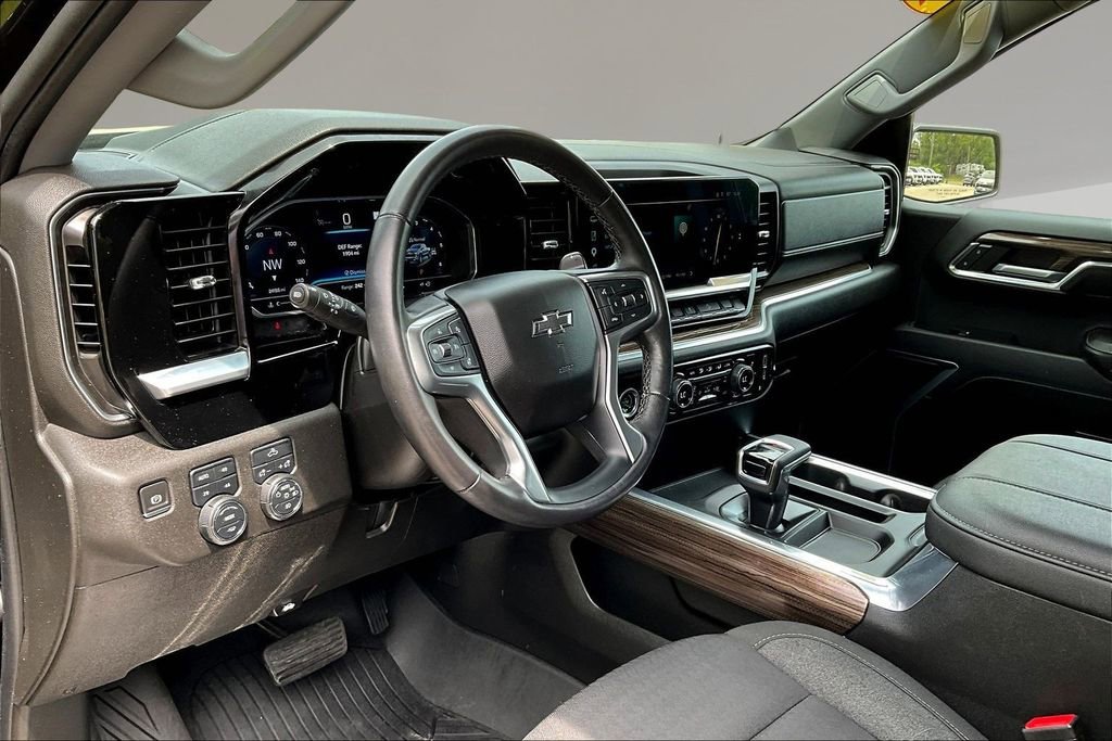 Used 2023 Chevrolet Silverado 1500 RST AWD/4WD image 17