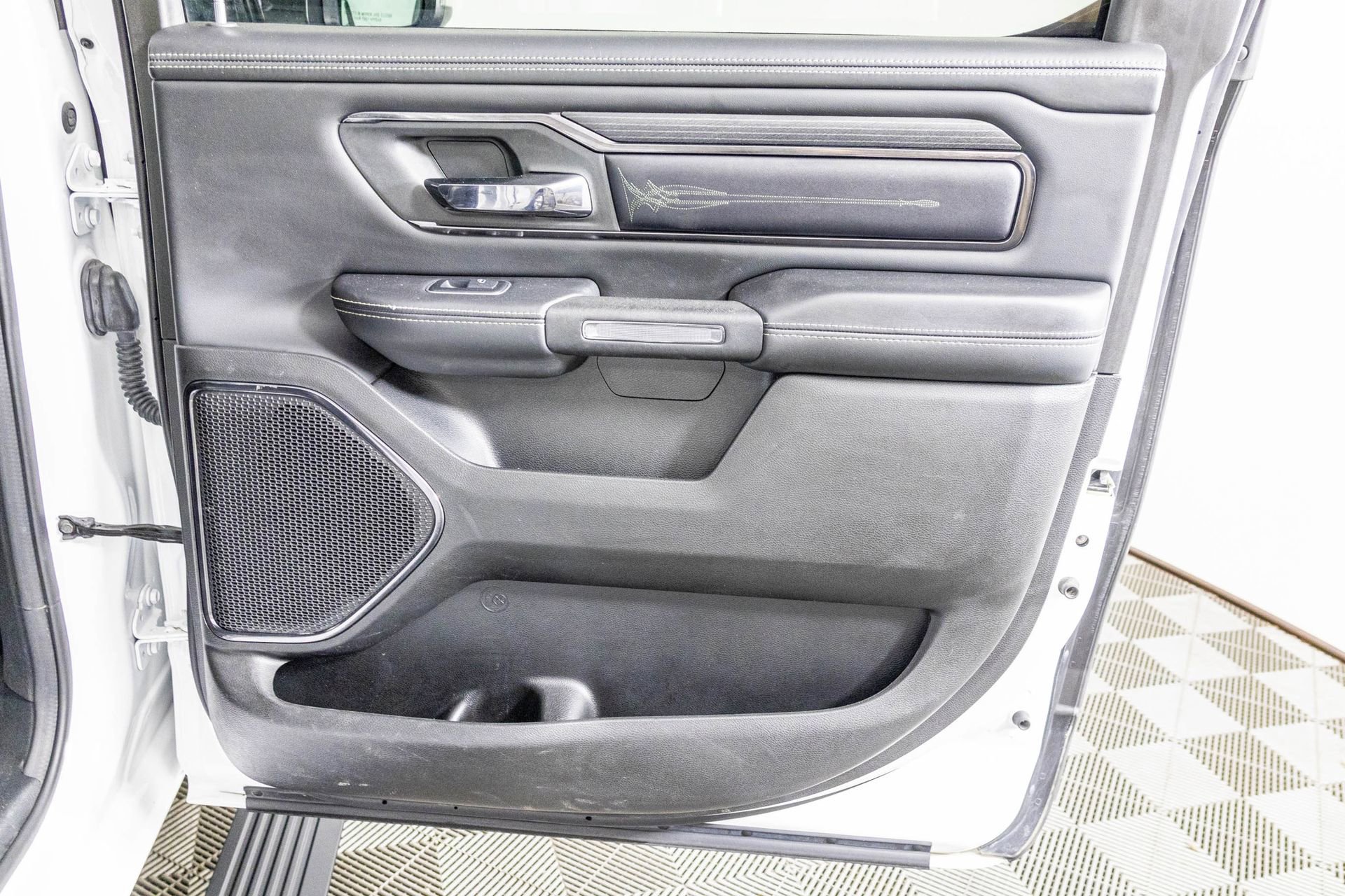 Used 2023 RAM 1500 Limited w/ Body Color Bumper Group image 34