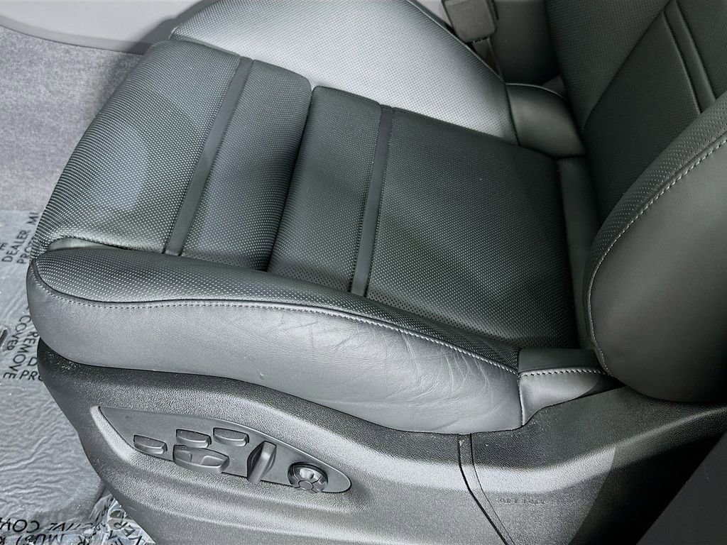 New 2025 Porsche Cayenne image 22