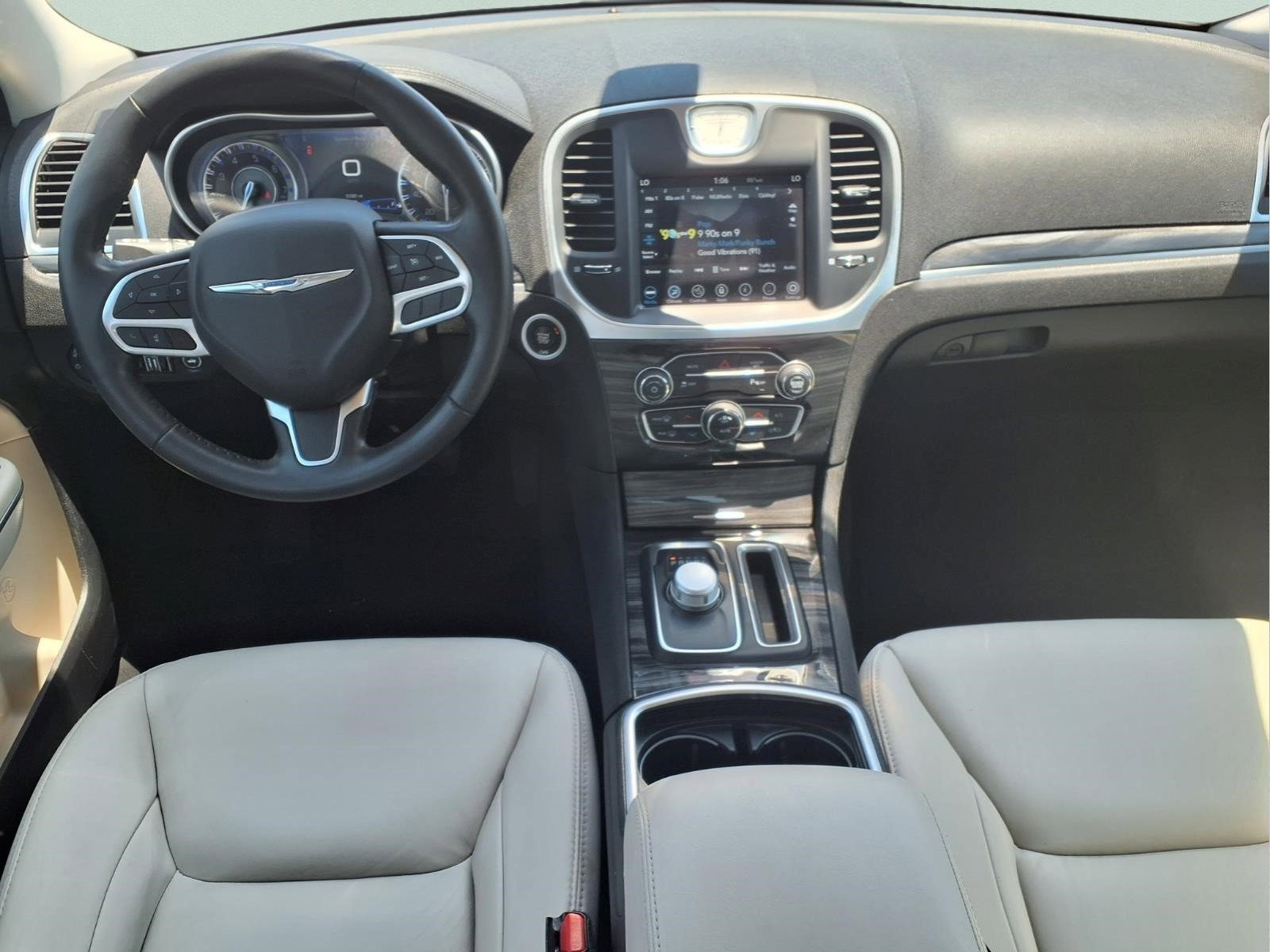 Used 2021 Chrysler 300 Touring L w/ Popular Equipment Group RWD image 10