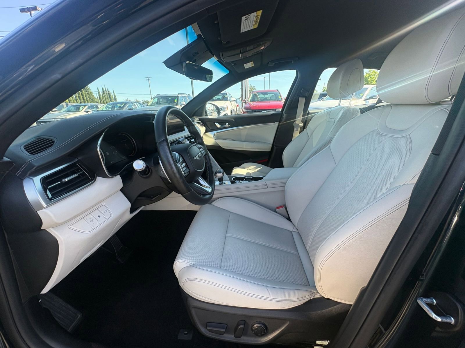 Used 2025 Genesis G70 2.5T image 29