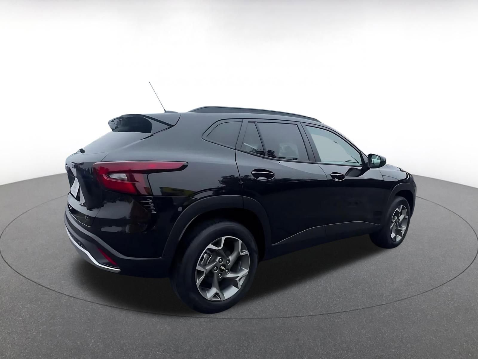 Used 2025 Chevrolet Trax LT w/ LT Convenience Package image 15