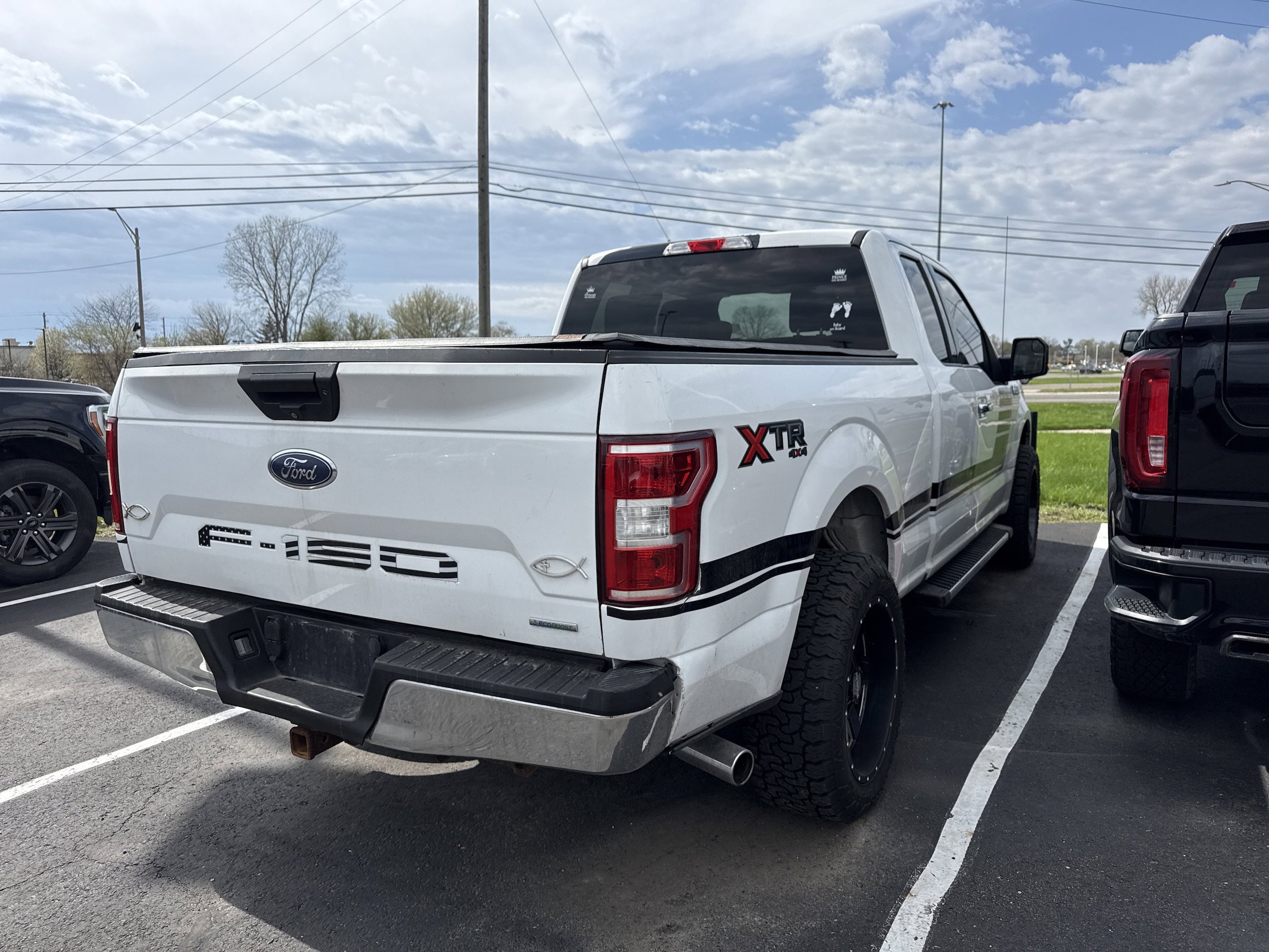 Used 2018 Ford F150 XLT w/ Equipment Group 302A Luxury AWD/4WD image 3