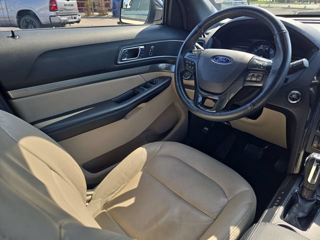 Used 2018 Ford Explorer XLT w/ Equipment Group 202A FWD image 15
