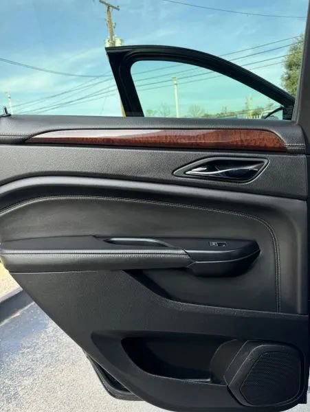 Used 2015 Cadillac SRX Luxury w/ Driver Awareness Package image 19