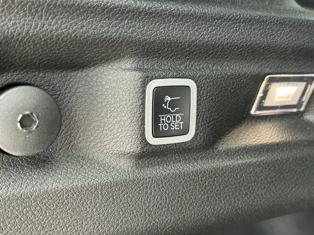 Used 2025 Jeep Grand Cherokee L Altitude RWD image 51