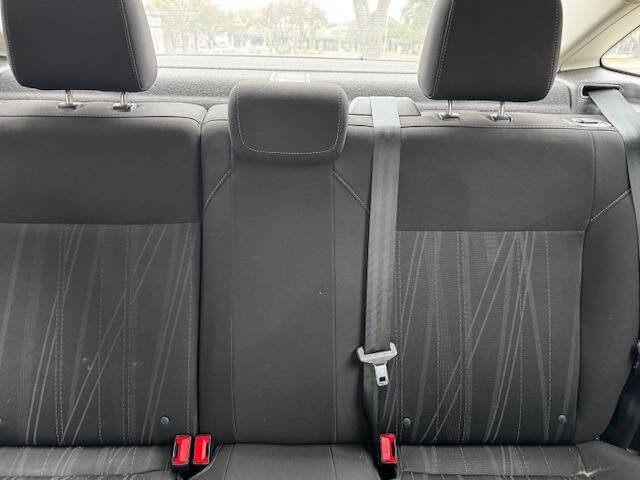 Used 2018 Ford Focus SE w/ SE Appearance Package image 34