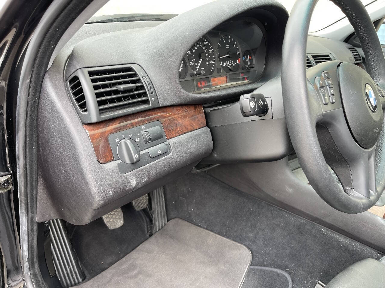 Used 2004 BMW 325xi Sedan AWD/4WD image 8