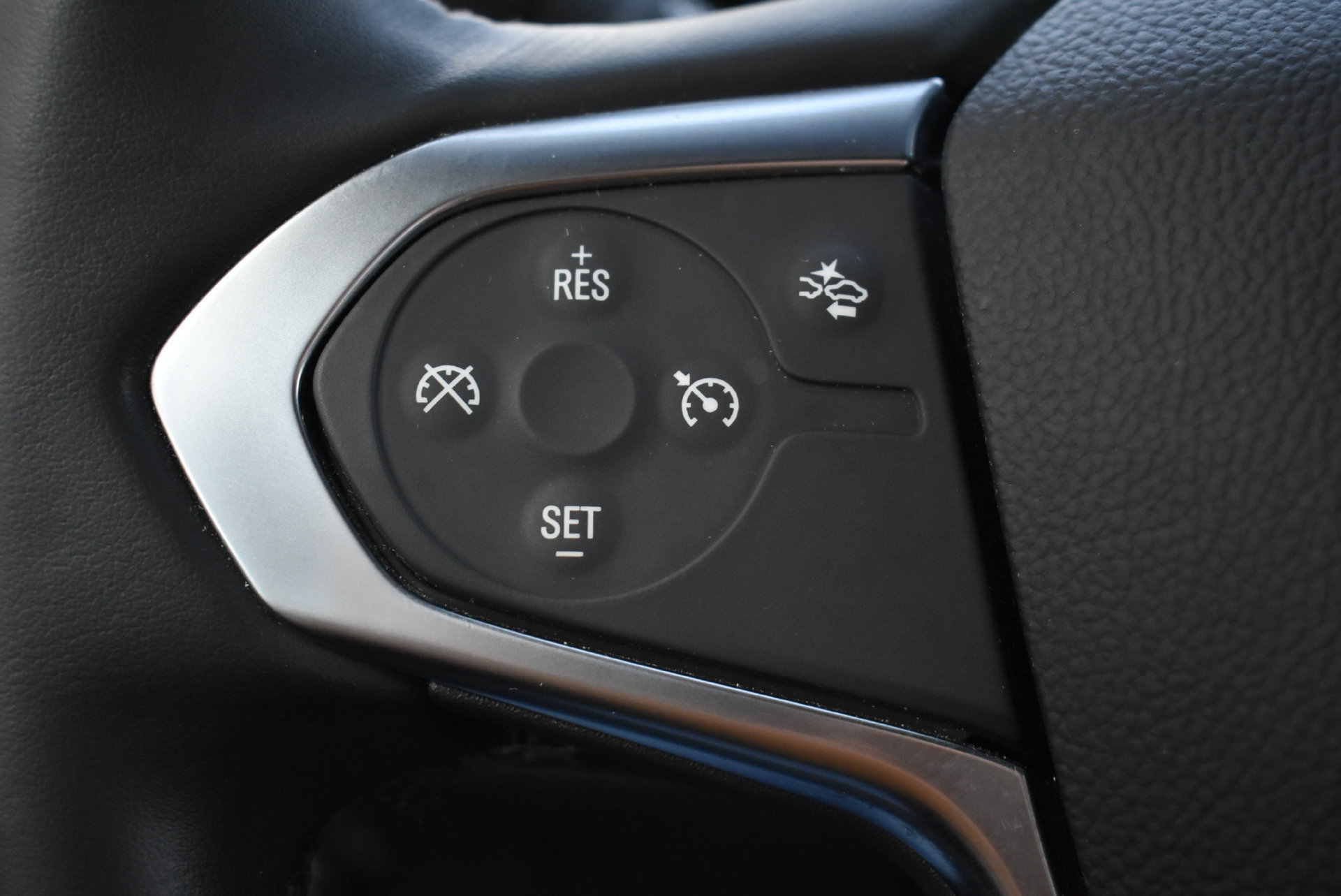 Used 2023 Chevrolet Traverse LT w/ Midnight/Sport Edition AWD/4WD image 19
