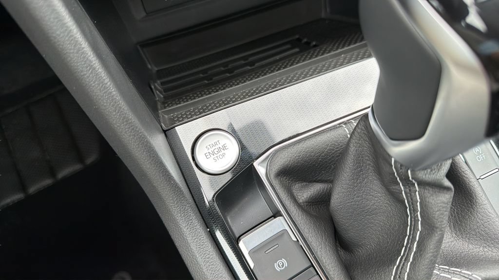 New 2026 Volkswagen Taos SE FWD image 24