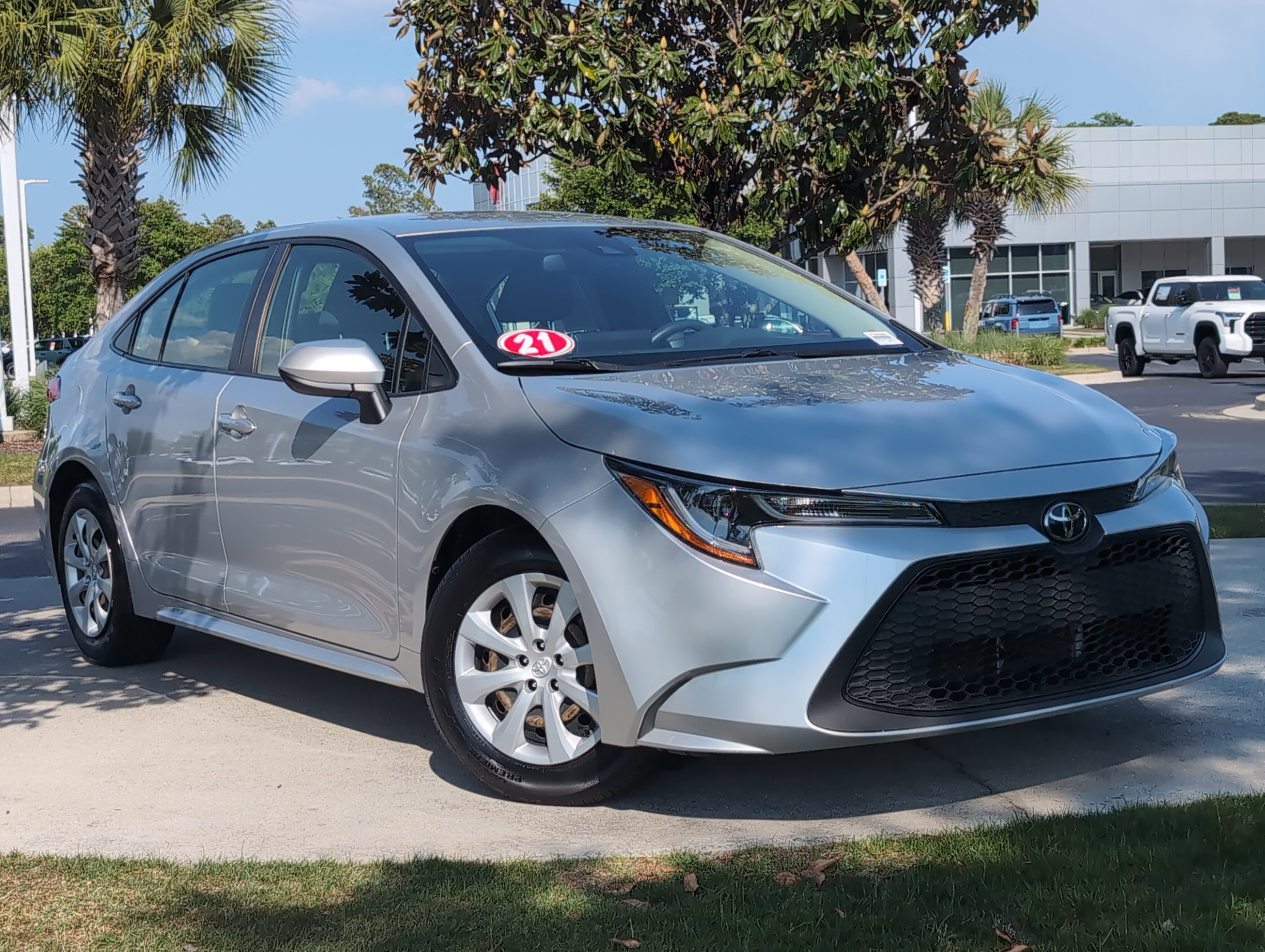 Certified 2021 Toyota Corolla LE FWD image 2