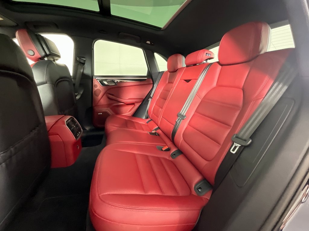 Used 2022 Porsche Macan S image 25
