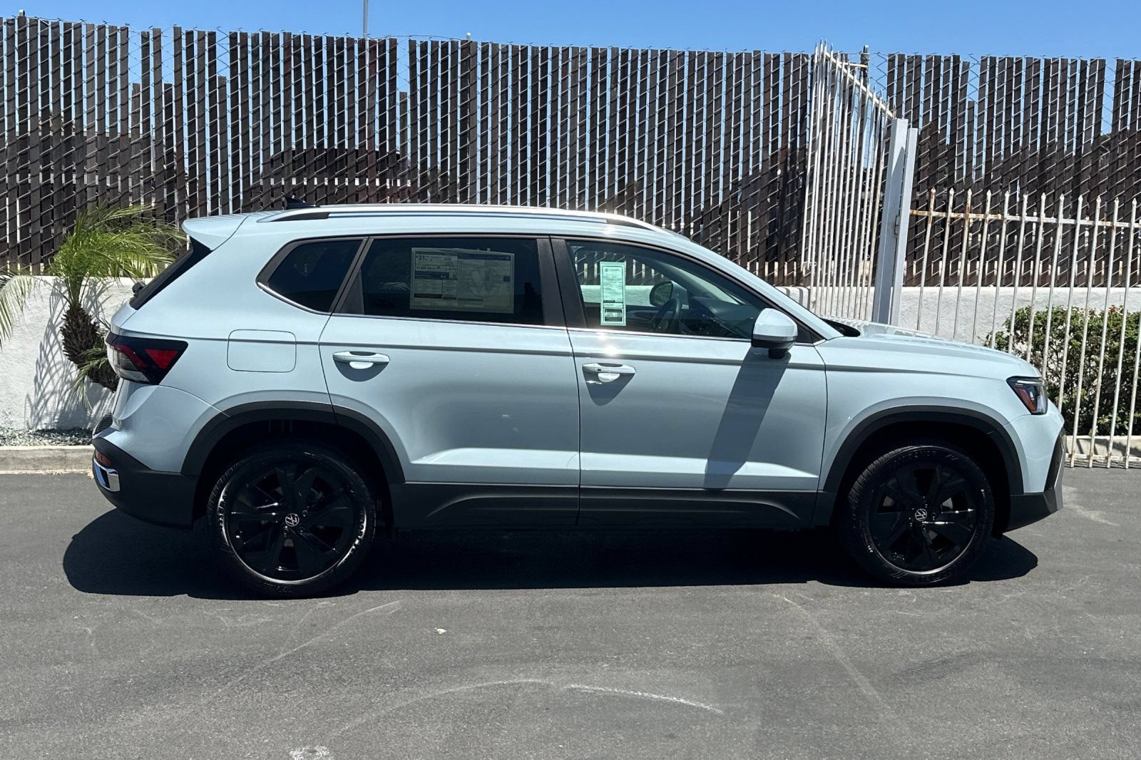 New 2026 Volkswagen Taos SE FWD image 4