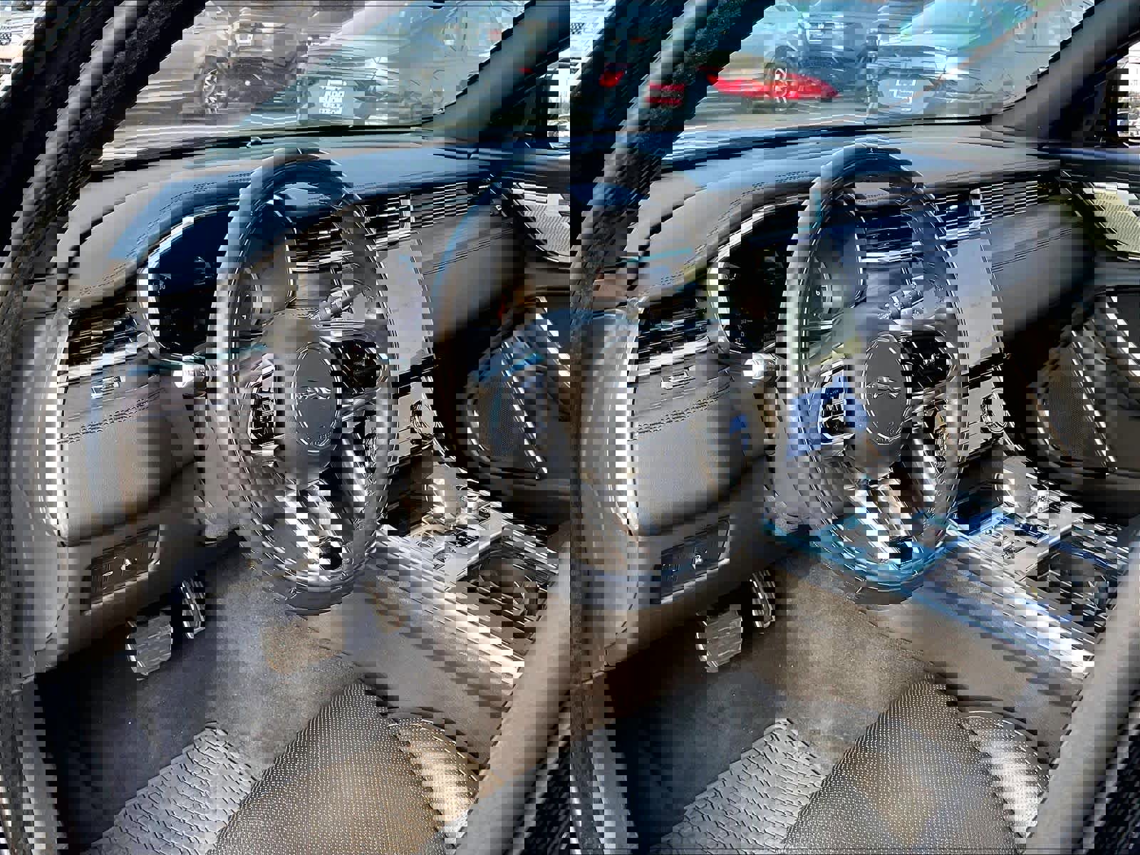 Used 2022 Jaguar XF SE image 14