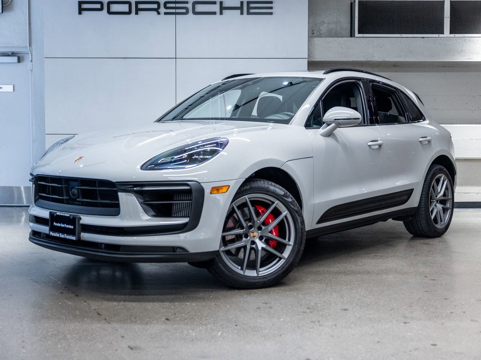 Certified 2024 Porsche Macan S image 1