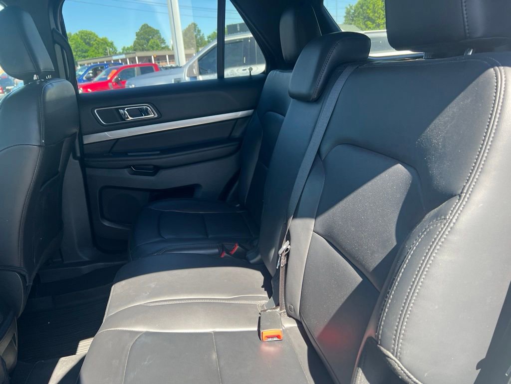 Used 2019 Ford Explorer XLT w/ Equipment Group 202A FWD image 8