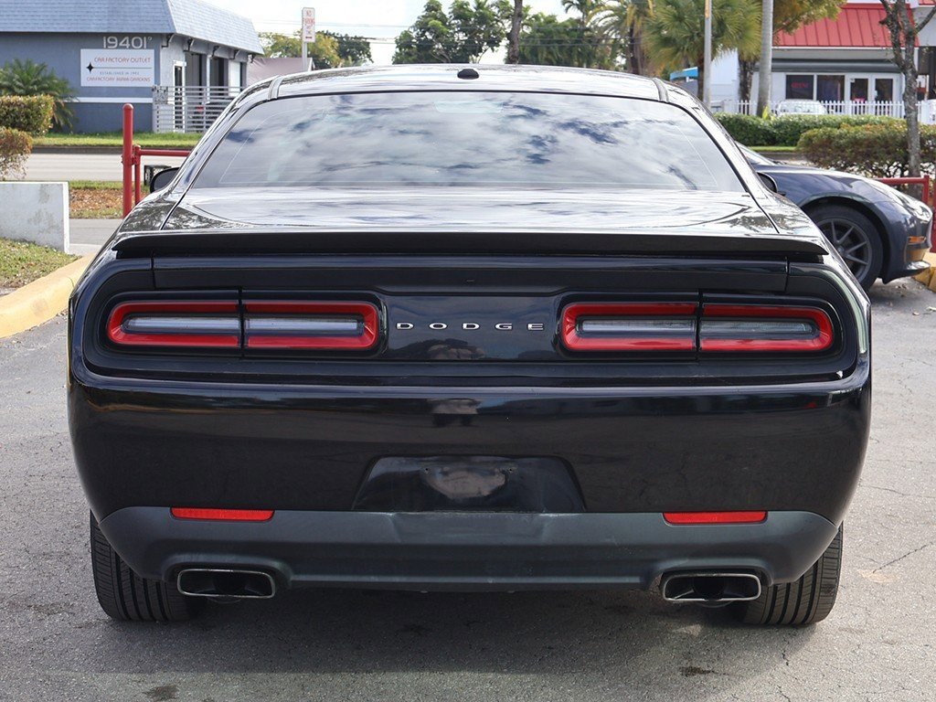 Used 2017 Dodge Challenger R/T image 7