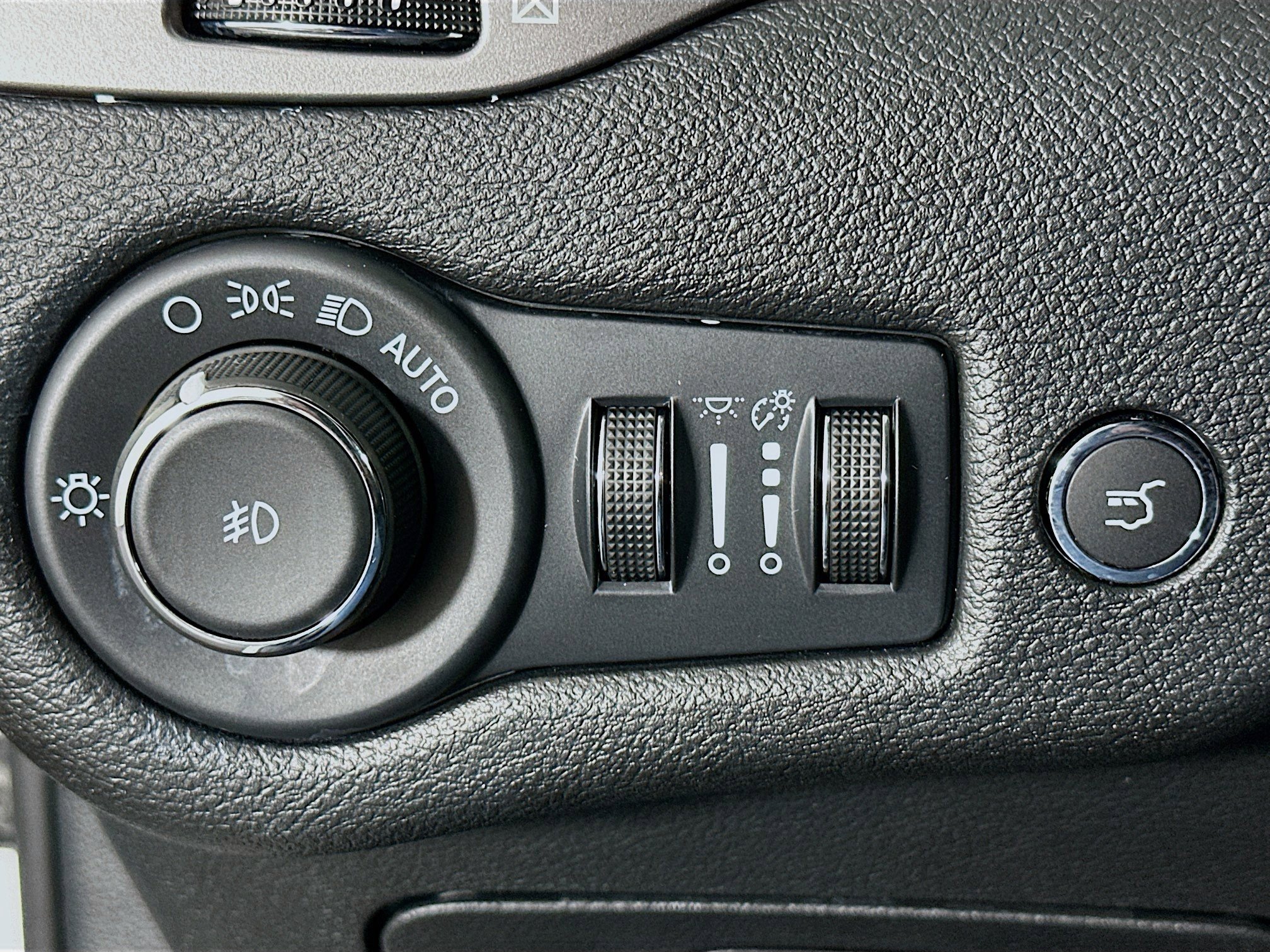 Used 2022 Jeep Cherokee Limited image 17