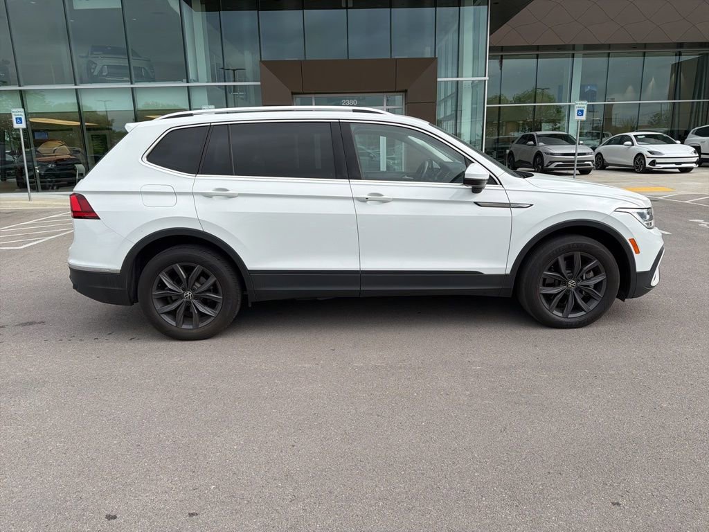 Used 2022 Volkswagen Tiguan SE w/ Panoramic Sunroof Package image 7