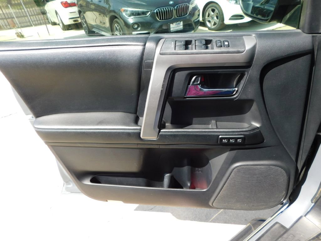 Used 2014 Toyota 4Runner SR5 image 31