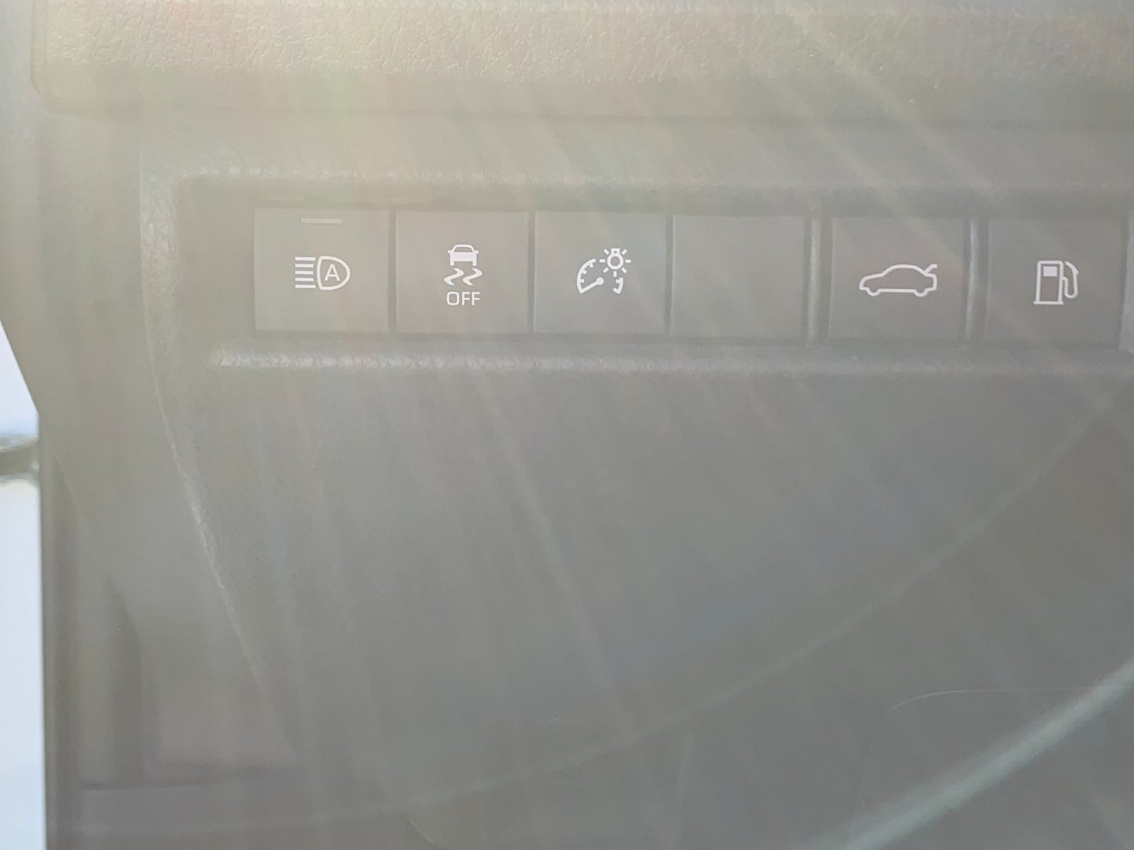 Used 2025 Toyota Camry SE w/ Convenience Package FWD image 32