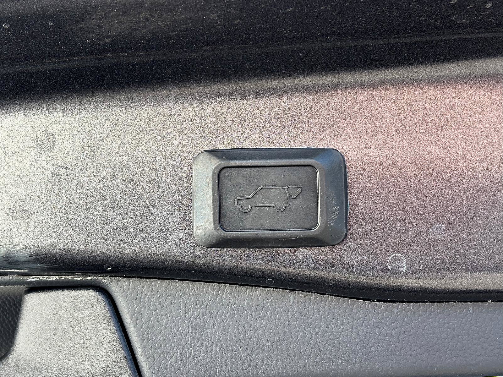 Used 2021 Toyota RAV4 XLE Premium w/ Carpet Mat Package (TMS) FWD image 6