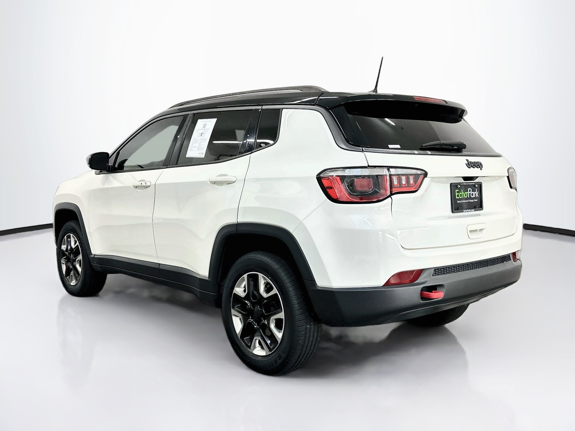 Used 2017 Jeep Compass Trailhawk w/ Leather Interior Group AWD/4WD image 5