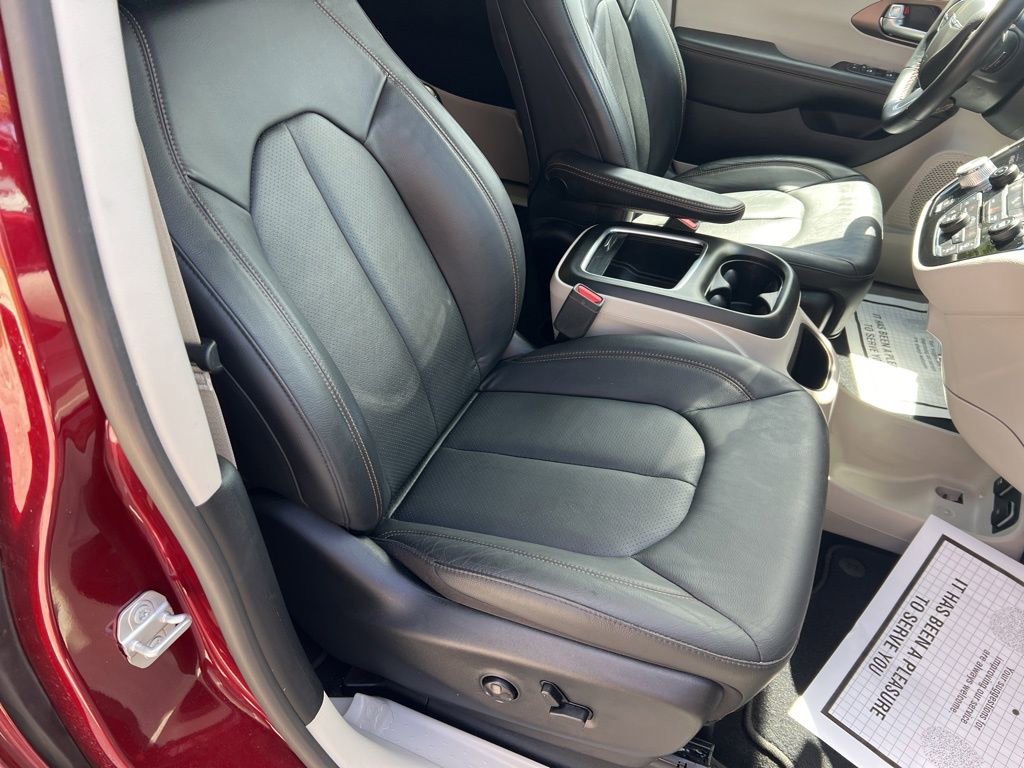 Certified 2019 Chrysler Pacifica Touring-L Plus image 42