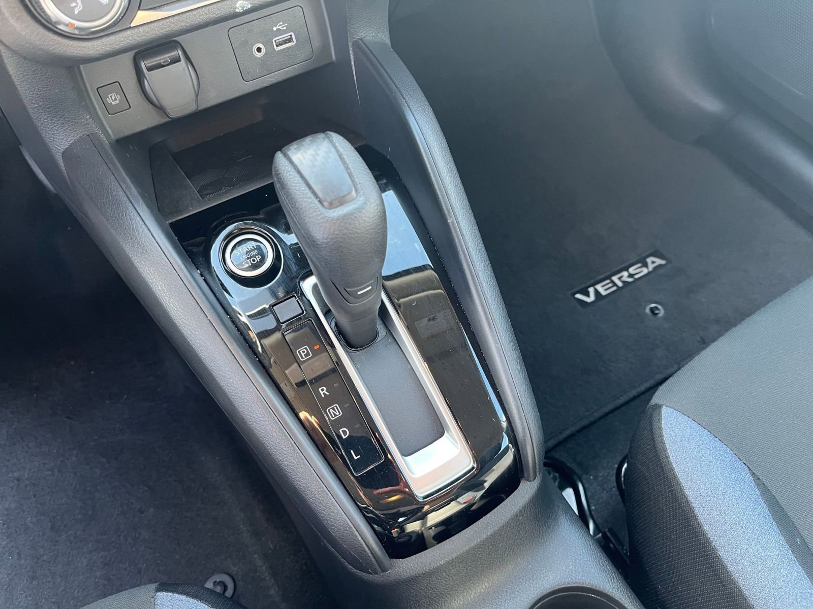 Used 2025 Nissan Versa SV FWD image 36